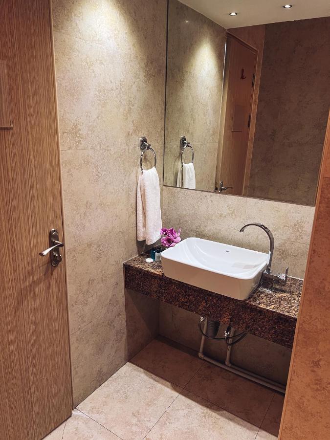 It Hotel Tumanyan Street 耶烈万 外观 照片