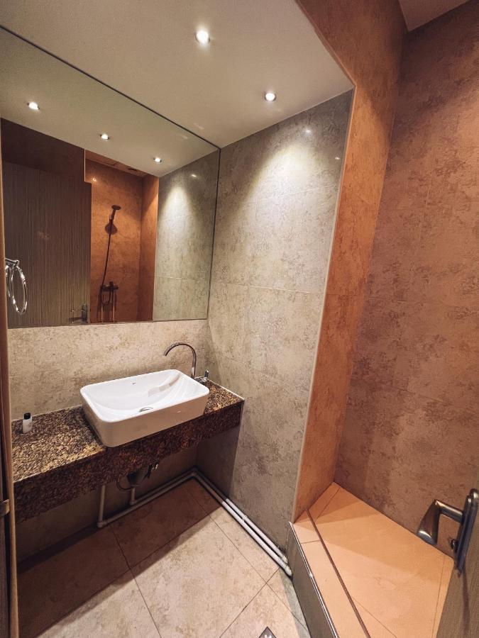 It Hotel Tumanyan Street 耶烈万 外观 照片